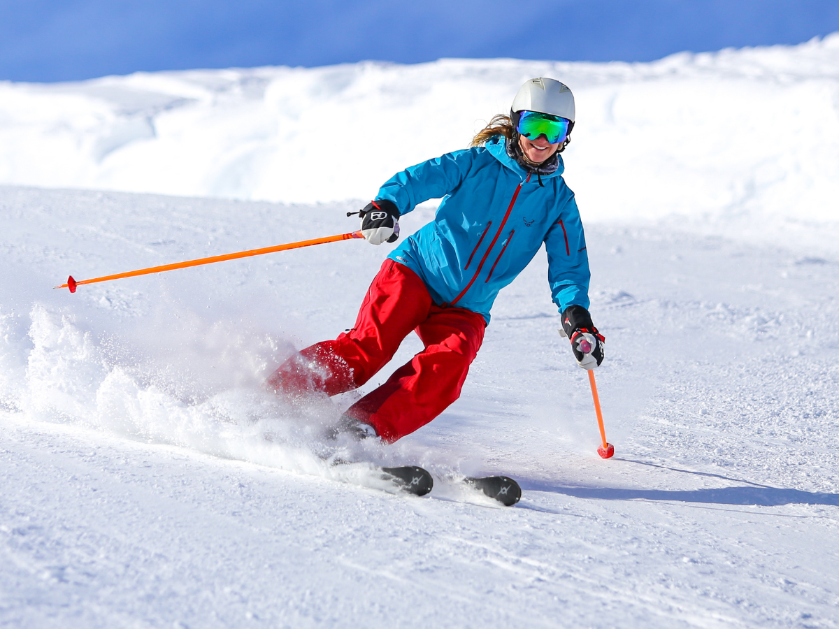 Débutants : comment bien choisir ses skis alpins ?